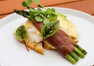 Asparagus Benedict with Herbed Béarnaise