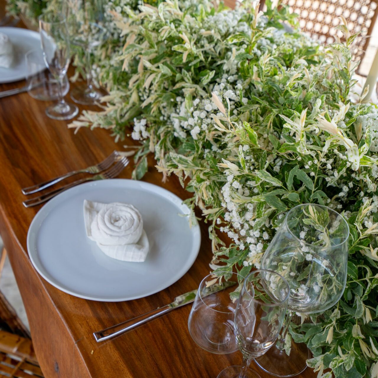 Floral Arrangements & Table Runners