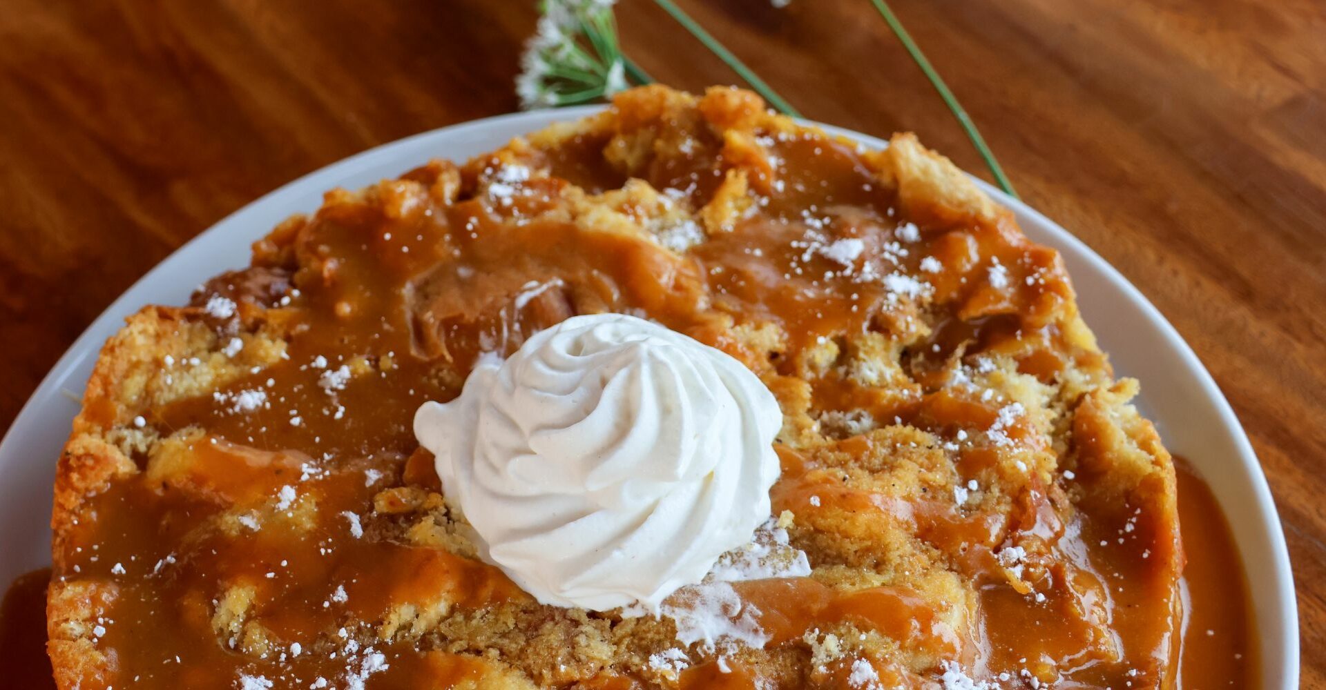 Pumpkin Spice Caramel Pull-Apart Bread