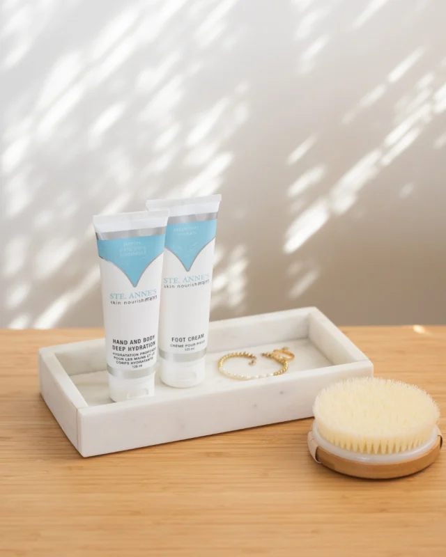 Cooler weather calls for richer textures and mild scents. Our Foot Cream and Deep Hand & Body Hydration are made with plant oils that are deeply hydrating yet breathable. Inspired by our spas countryside setting, this duo nurtures skin and senses alike.#naturalskincare #fallskincare