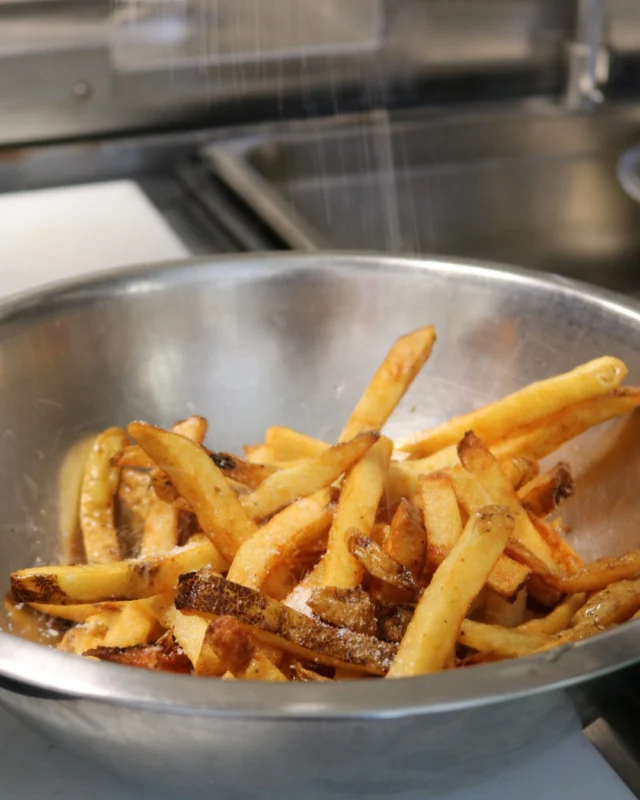 Fridays are for fries and maybe a side of burger or tacos too. Stop by today and treat yourself...youve earned it. Try our fresh-cut fries or something from our poutine lineup which includes:Traditional PoutineVegan PoutineSmoked Brisket PoutinePulled Pork PoutineThanksgiving Poutine#fryday #frenchfries #poutine