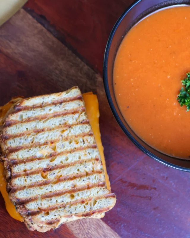 A cozy lunch break awaits. Warm up with a fresh gluten-free sandwich, a cup of soup and something sweet from the bakery counter.Serving breakfast, lunch and treats daily, come by and say hi! Open Daily | 6AM - 7PM