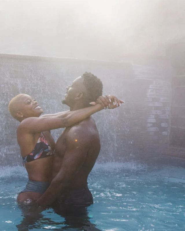 Winter invites closeness  slower evenings and time set aside just for the two of you.Our Overnight Couples Getaway begins with small, thoughtful touches  chocolate-covered strawberries, a sparkling beverage and our Rose Apothecary gift package in your room and unfolds slowly from there. Warm water under winter skies, seasonal dining and evenings wrapped in stillness.Available January through March, Sunday to Thursday nights.#wintergetaway #ontariospas #couplesescape