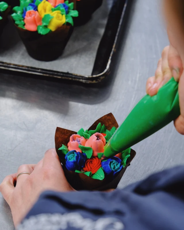 A little colour, a little sweetness, just because. Perfect for a treator your next celebration. Custom cakes and cupcakes are always available...just say the word.