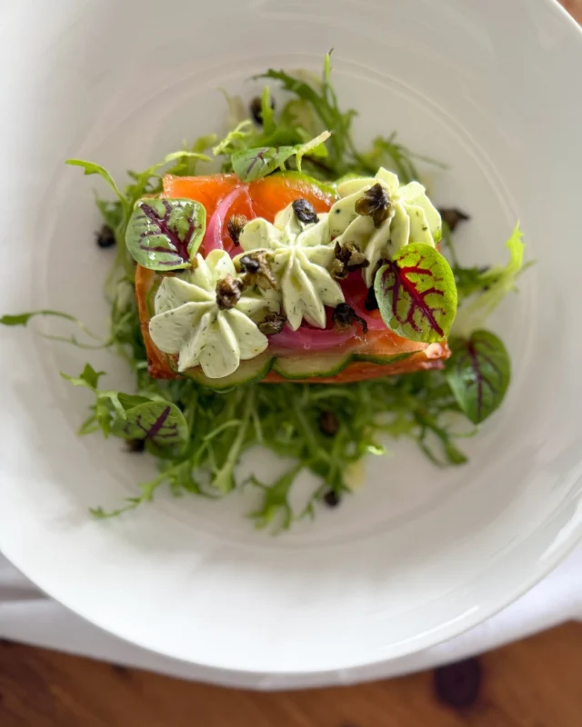 A fresh take for spring.Our Puff Pastry Salmon Locks are light, flaky and layered with cured salmon, herbs and citrus. Perfect for brunch or a relaxed afternoon with friends.The full recipe is now on the blog. Link in bio.